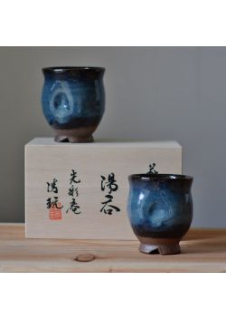 Blue teacups daruma by Seigan