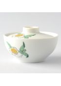 Porcelain teacup yunomi chabana with a lid